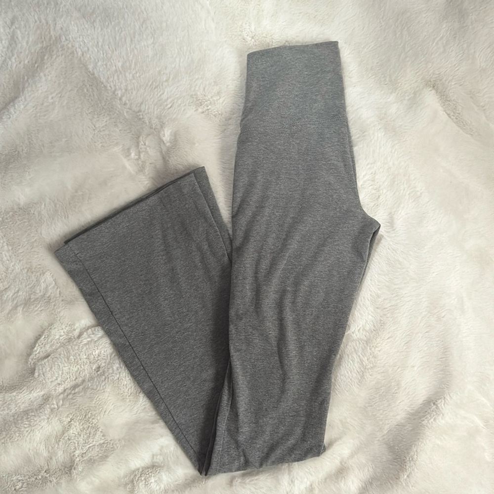 Women’s dark-grey flared leggings